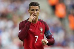 开云体育直播-欧冠半决赛之夜，爱德华兹展现巨星价值