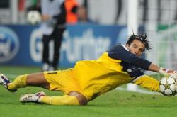 开云体育中国-库尔图瓦神级扑救定乾坤，澳大利亚逆转中国背后的战术博弈与心理较量