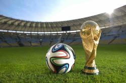 开云体育下载-迪马利亚统治F1街道赛之夜，当足球巨星与极速赛道相遇