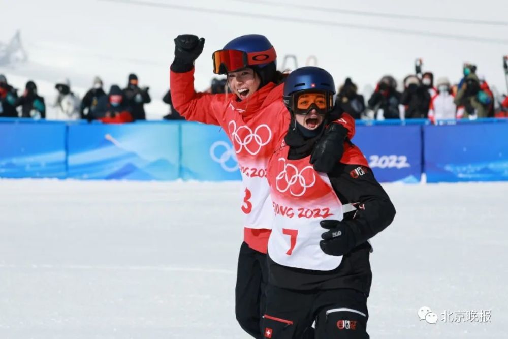 关于大洋洲代表队在举重比赛中实现突破摘银的信息