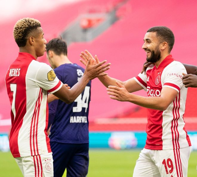 华斯卡凭借团队合作，在主场击败对手