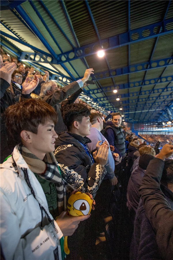 包含切尔西球员培养基地遭盗窃，俱乐部正协助警方调查的词条