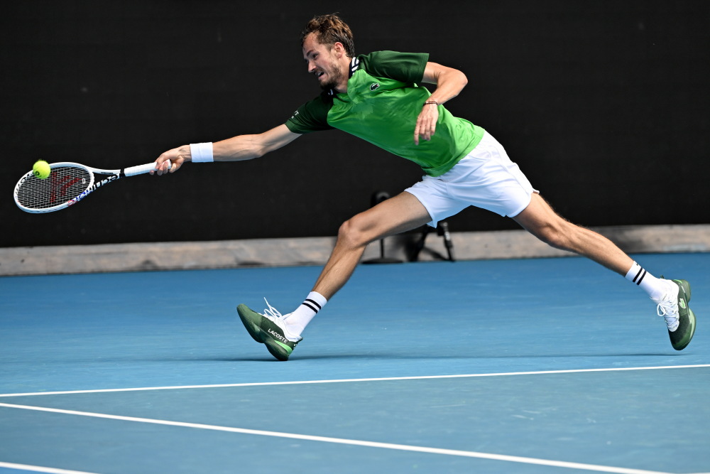 澳大利亚网球队险胜法国网球队，梅德韦杰夫爆发神勇的简单介绍