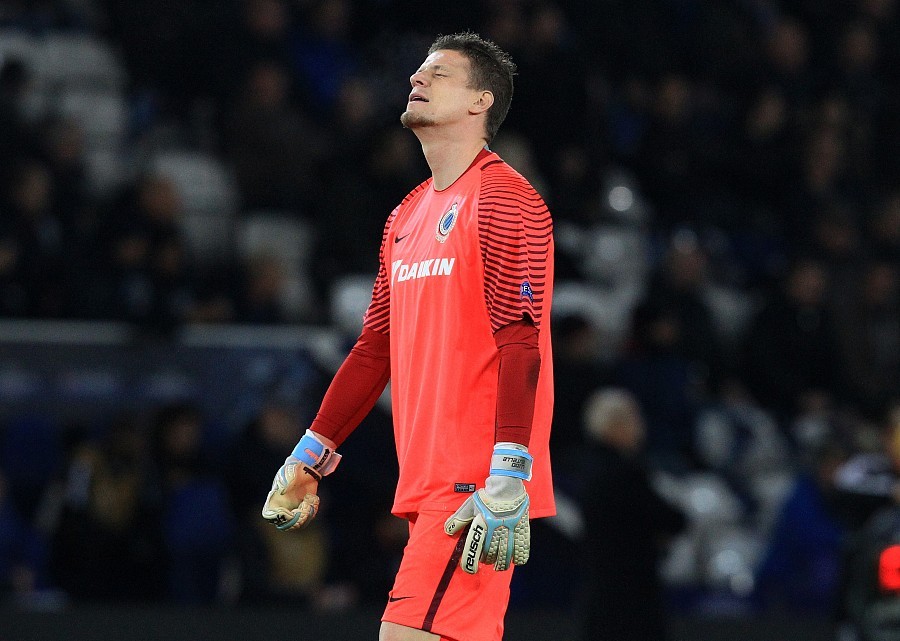 布鲁日门将成功化解门前出战完成 布鲁日门将成功化解门前出战完成