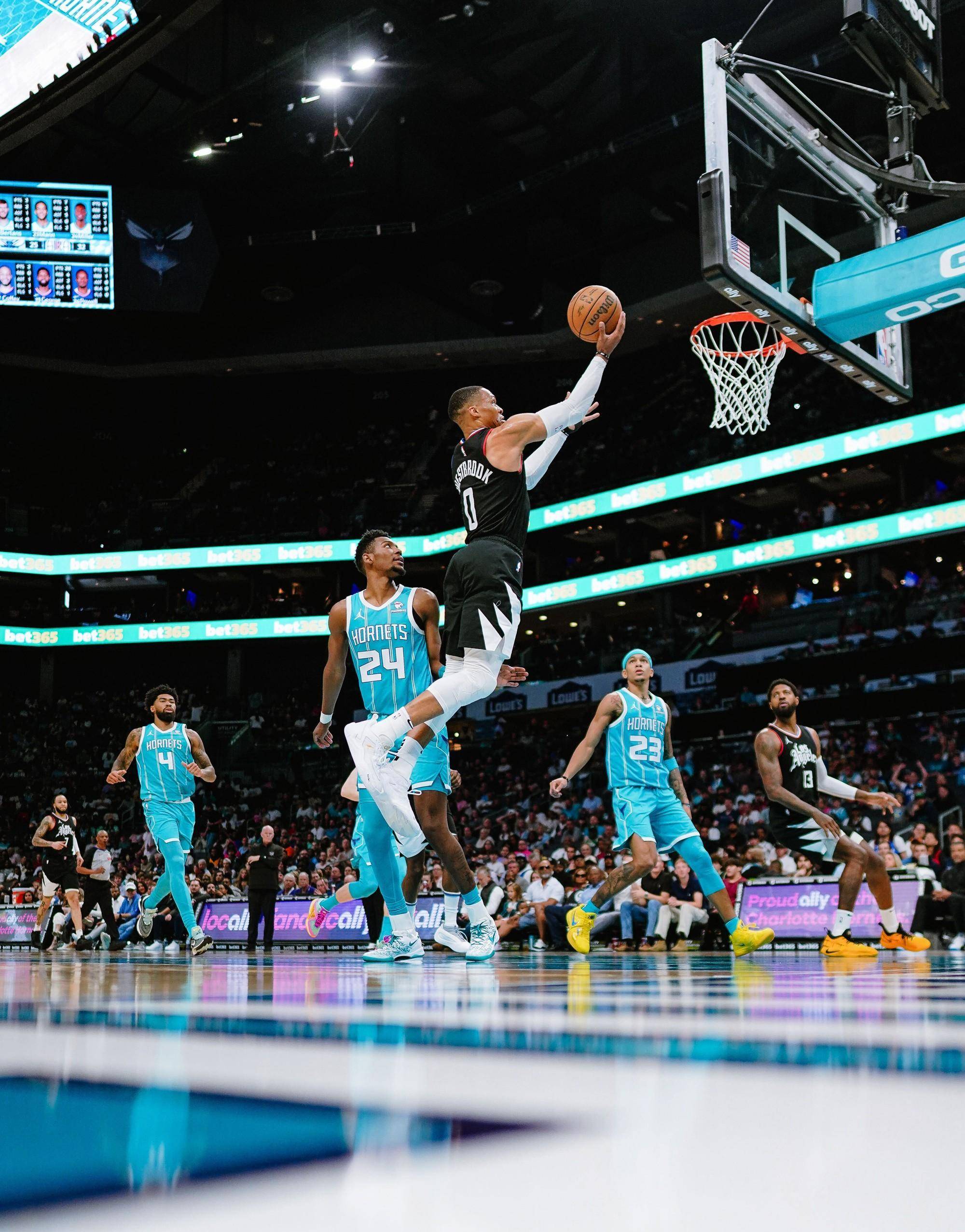 黄蜂负活塞,争夺东部前八激烈的简单介绍 黄蜂负活塞,争夺东部前八激烈的简单介绍