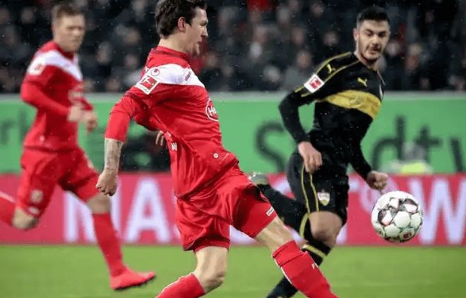 沙尔克球队默契配合，攻防转换流畅的简单介绍