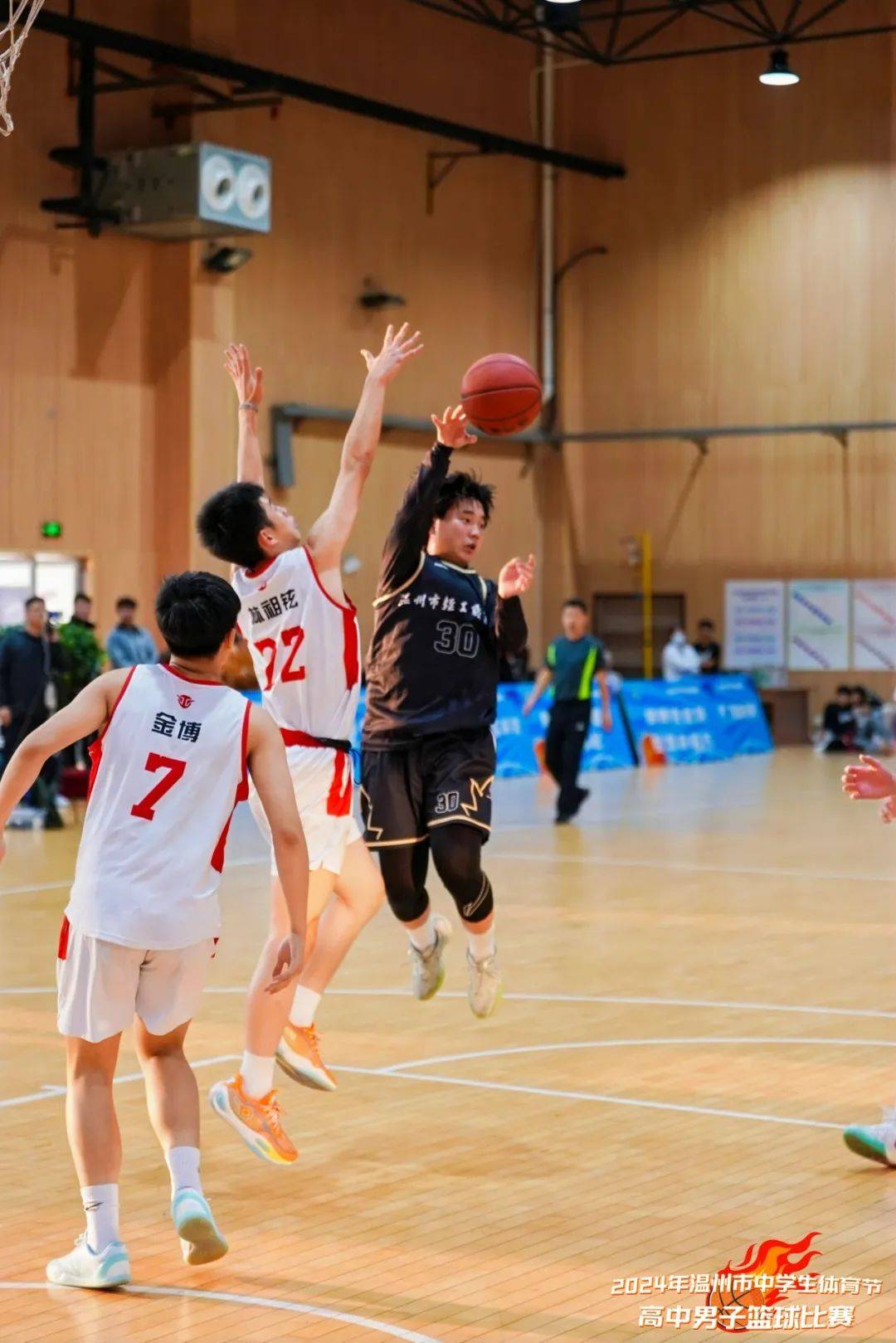 卢旺达篮球队队员展现团队合作，成功晋级的简单介绍