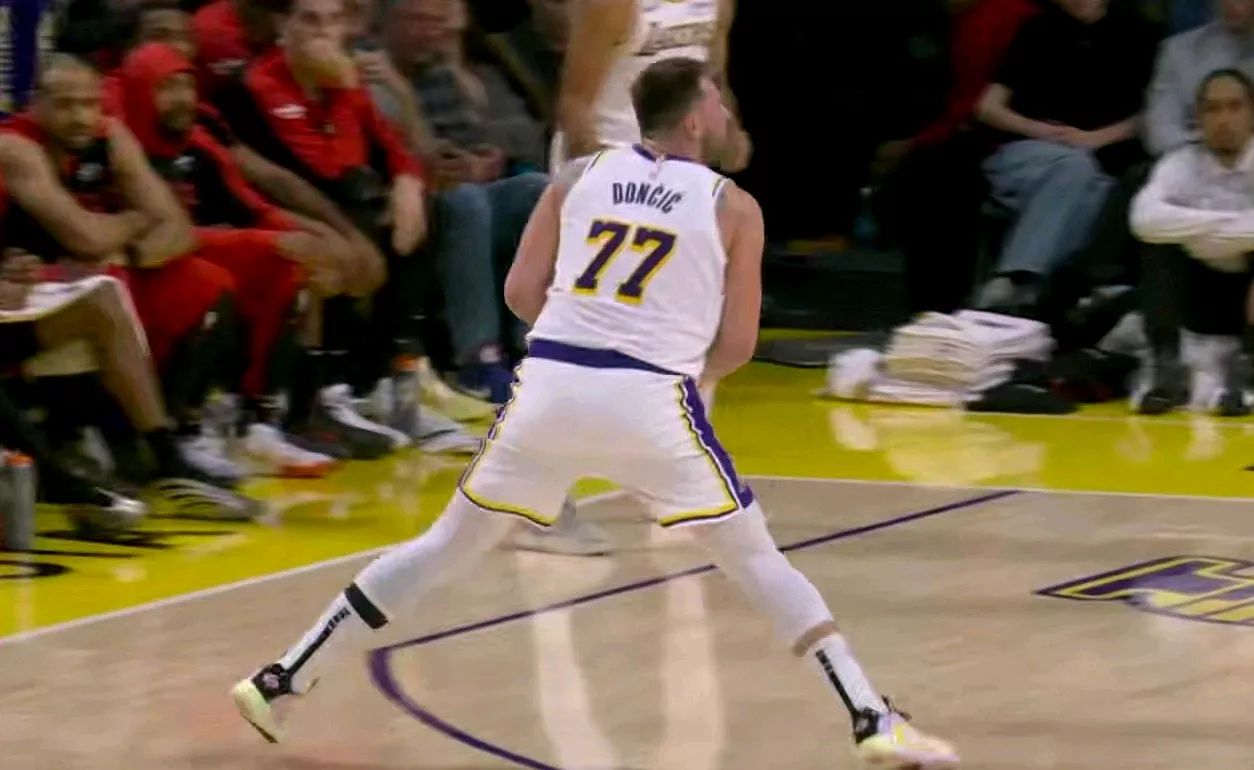 江苏队鏖战公牛,东契奇高光表现的简单介绍 江苏队鏖战公牛,东契奇高光表现的简单介绍