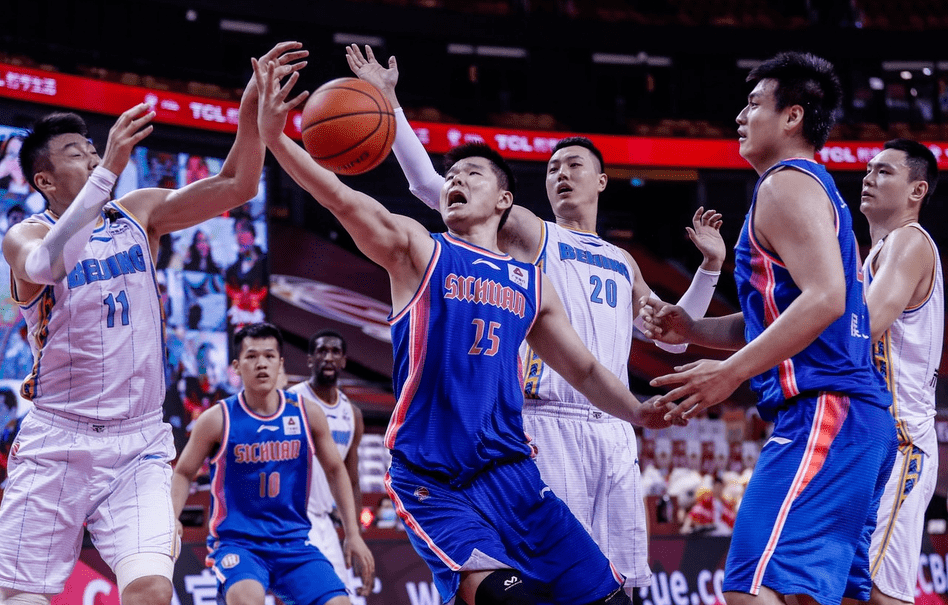 新疆队完胜福建队,伦纳德高光表现的简单介绍 新疆队完胜福建队,伦纳德高光表现的简单介绍