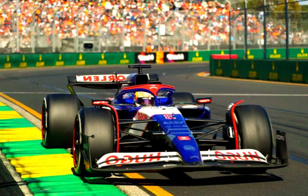 关于雷诺车队横扫红牛二队，塞恩斯点燃赛场的信息