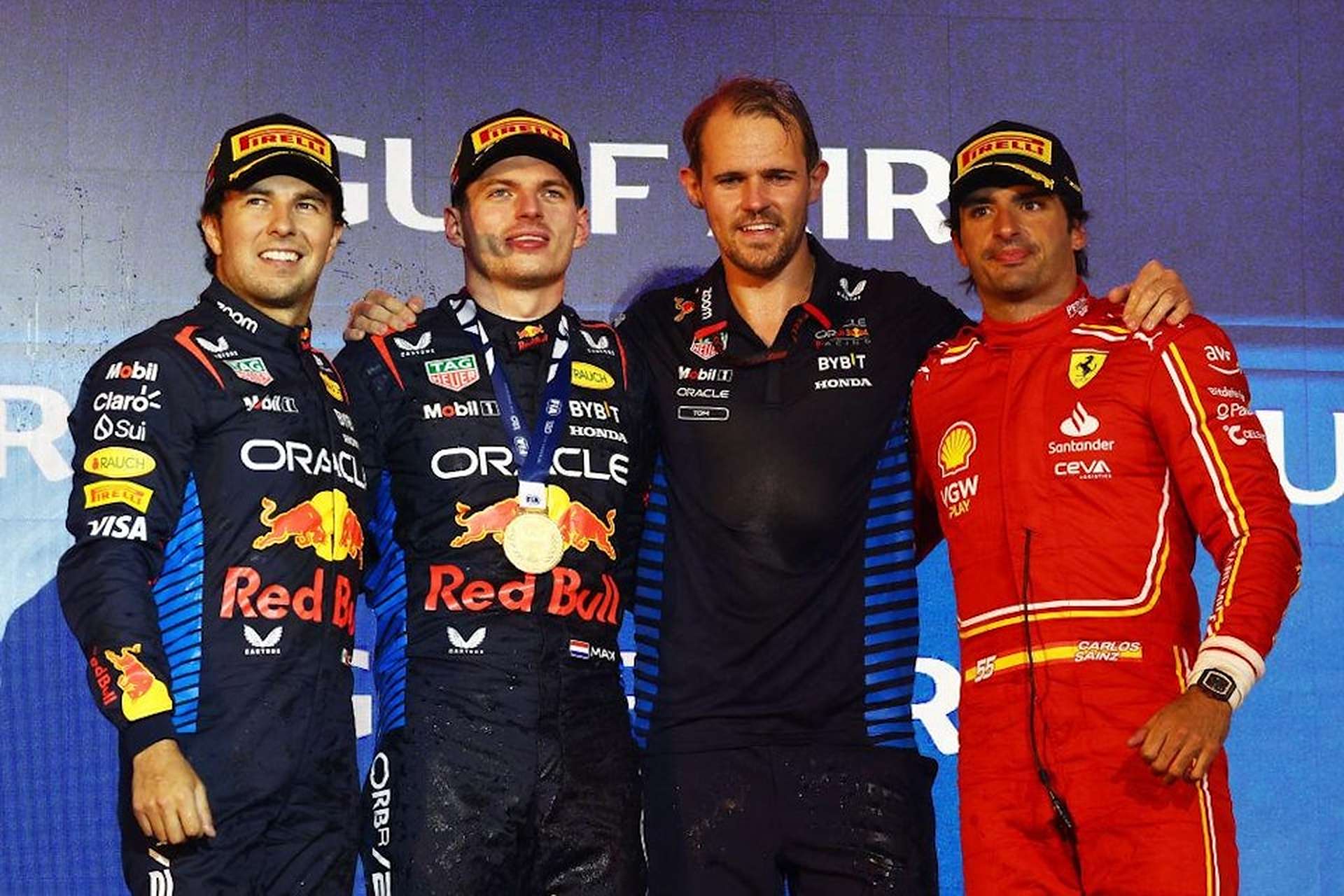 包含红牛车队鏖战梅赛德斯，阿隆索扛起全队的词条