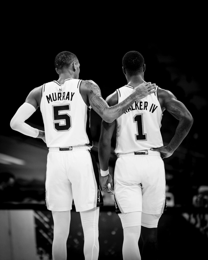 美国男篮完胜马刺，阿德巴约三分雨点燃全场的简单介绍