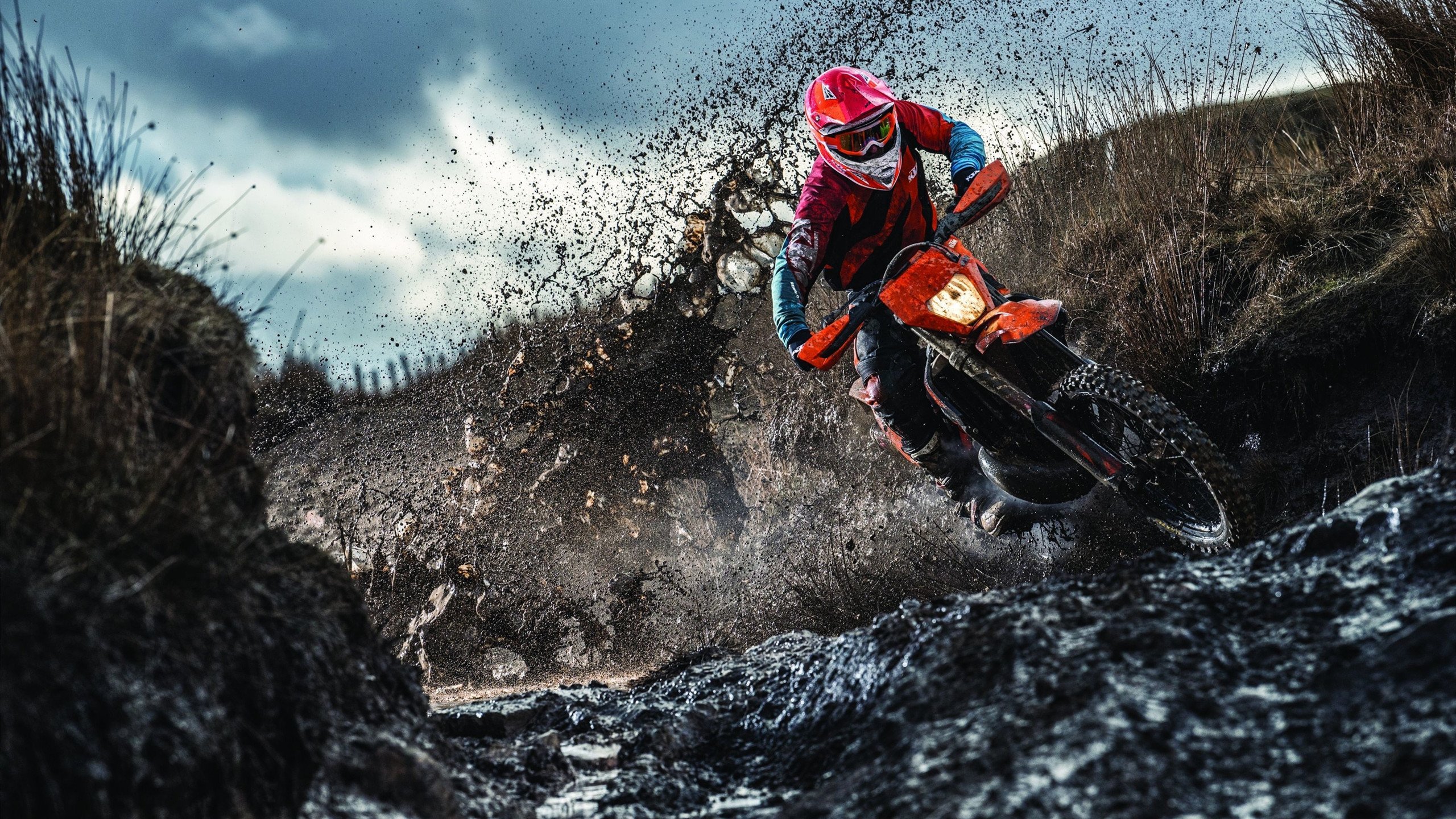 魔术单节拉开鹈鹕,克莱在NBA季后赛接管比赛