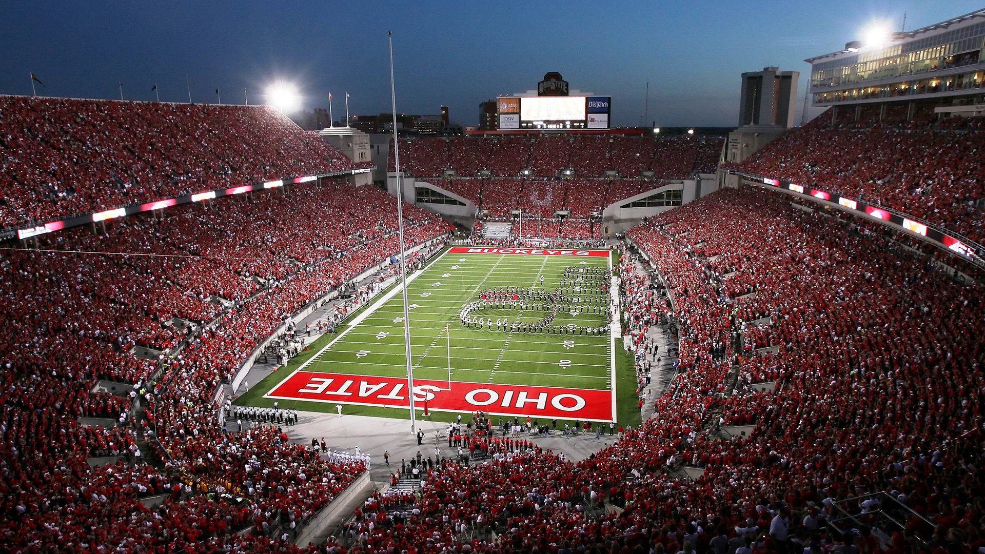 赛道与沙漠，当F1年度争冠焦点战在阿尔及利亚鏖战中国