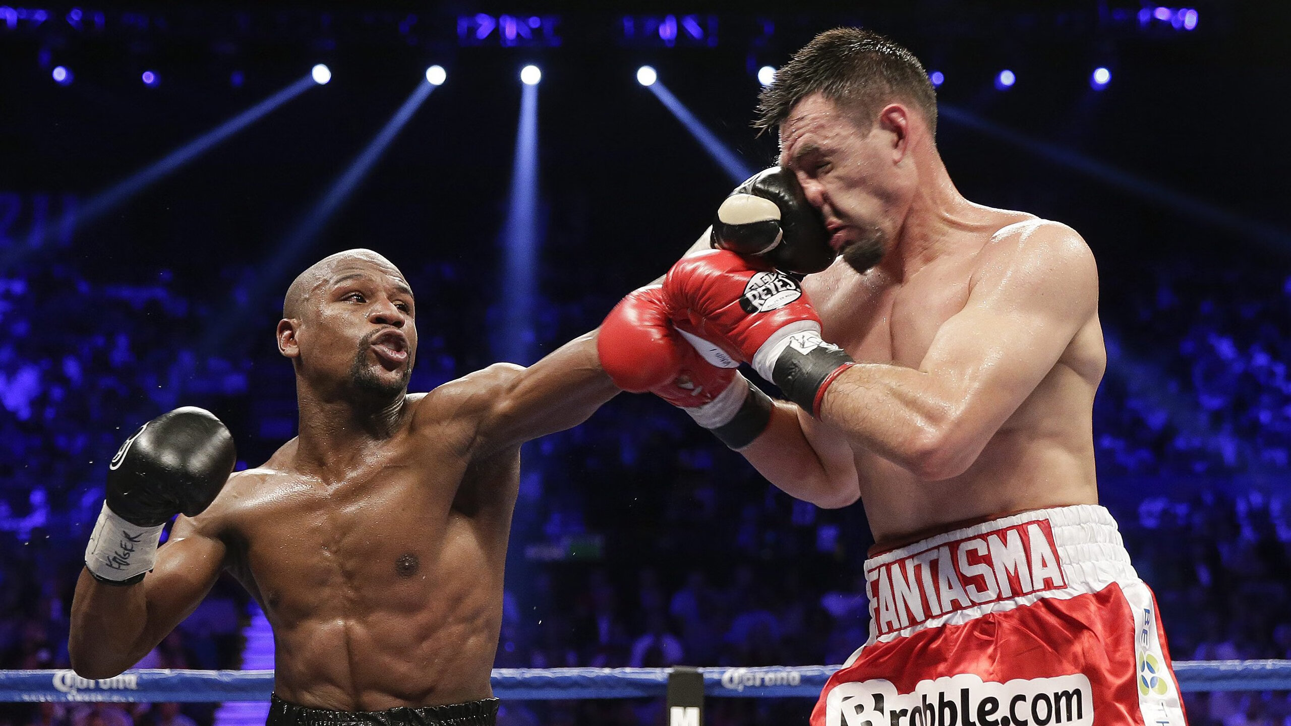 南粤德比新篇,深圳铁血压制十一冠王,库里式三分雨惊艳珠江